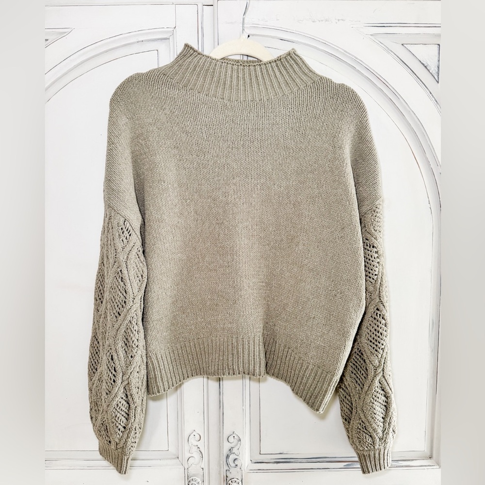 Vintage, Trendy Olive green Women’s Sweater with detailed sleeves, Sz M